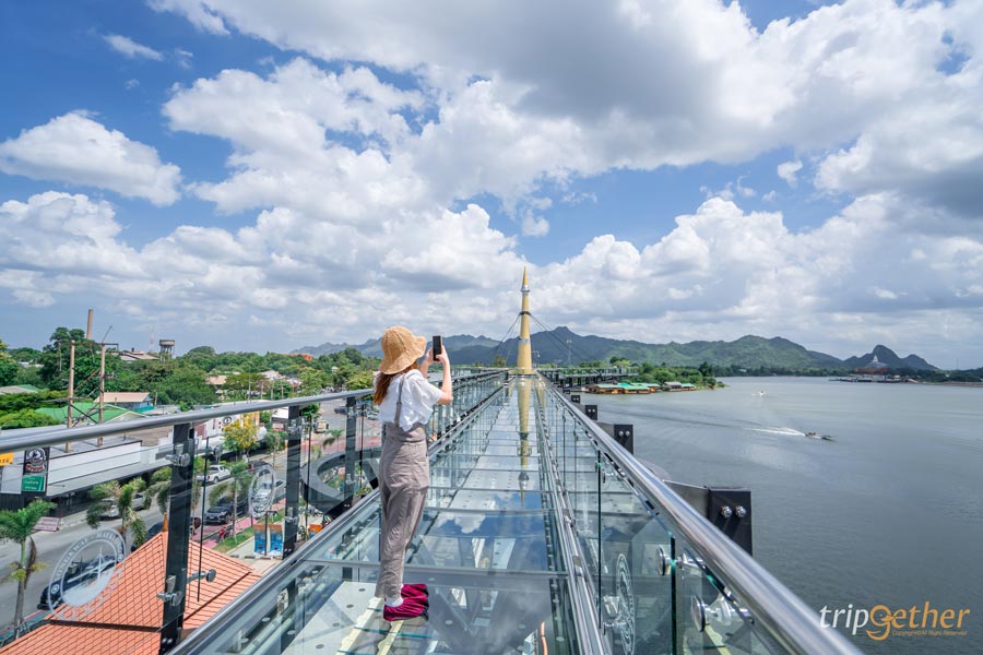 Skywalk กาญจนบุรี ตอนกลางคืน แสงสีสวยฉ่ำ บรรยากาศดีมาก!