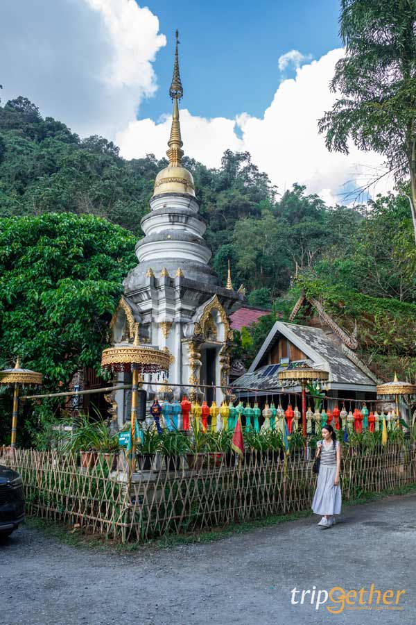 พระเจดีย์ขาว วัดแม่กำปอง